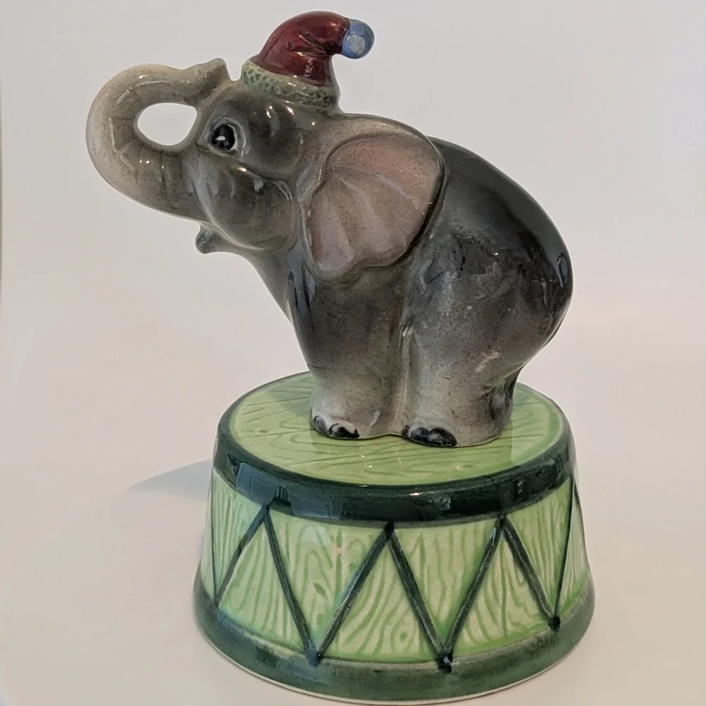 Vintage‎ Circus Elephant On Trapezoid Base Salt And Pepper Japan Ceramic